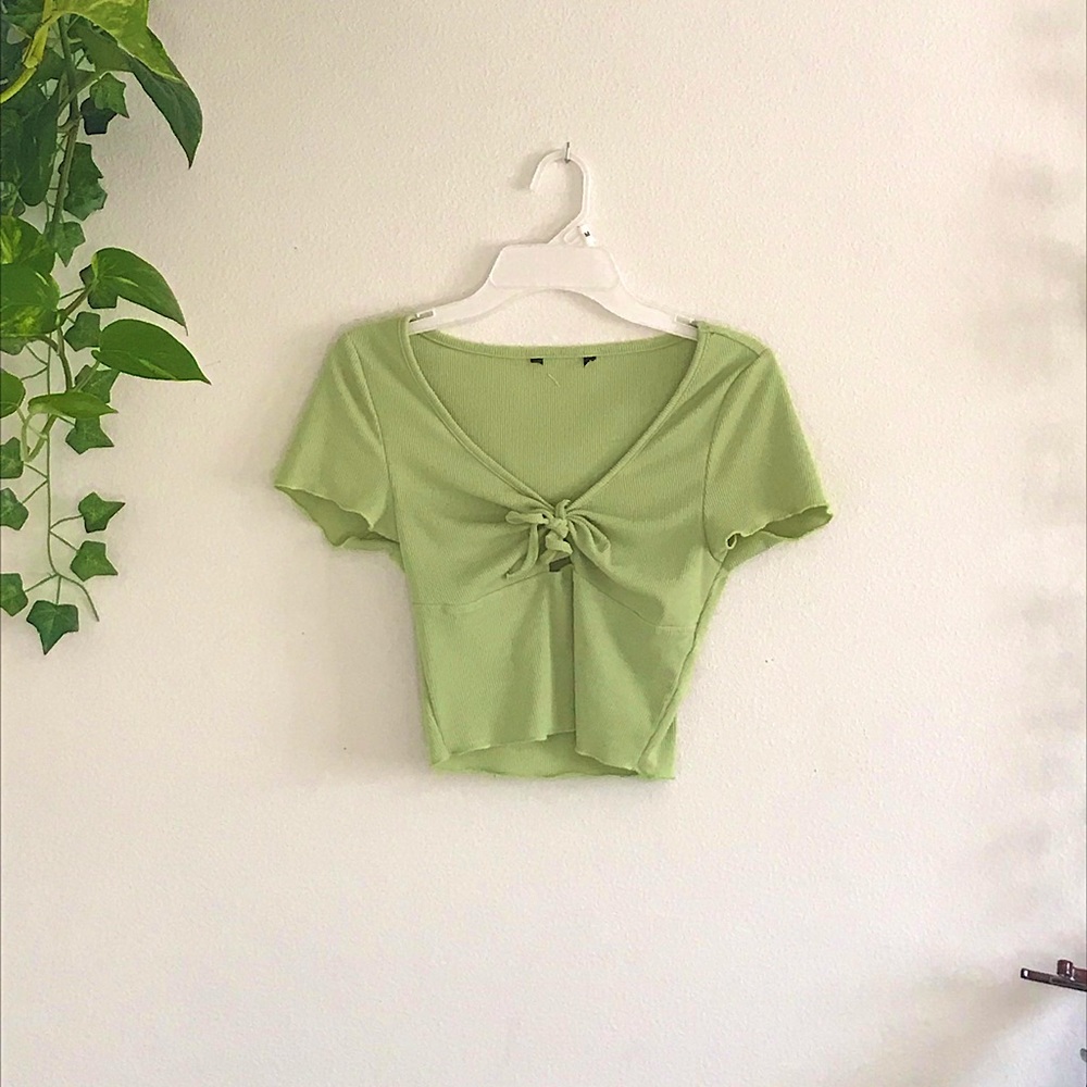 Green tied top, small, flattering